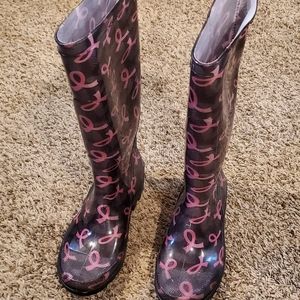 Women rain boots size 7